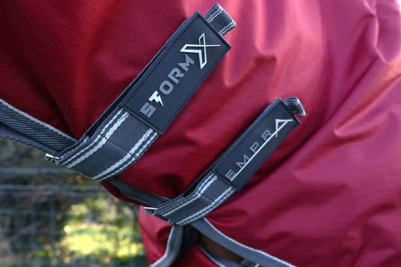 StormX Empra 200g Turnout Rug with Detachable Neck - Burgundy-3