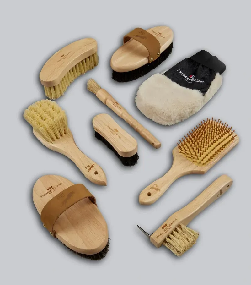 Premier Equine Heritage Grooming Kit Natural Wood