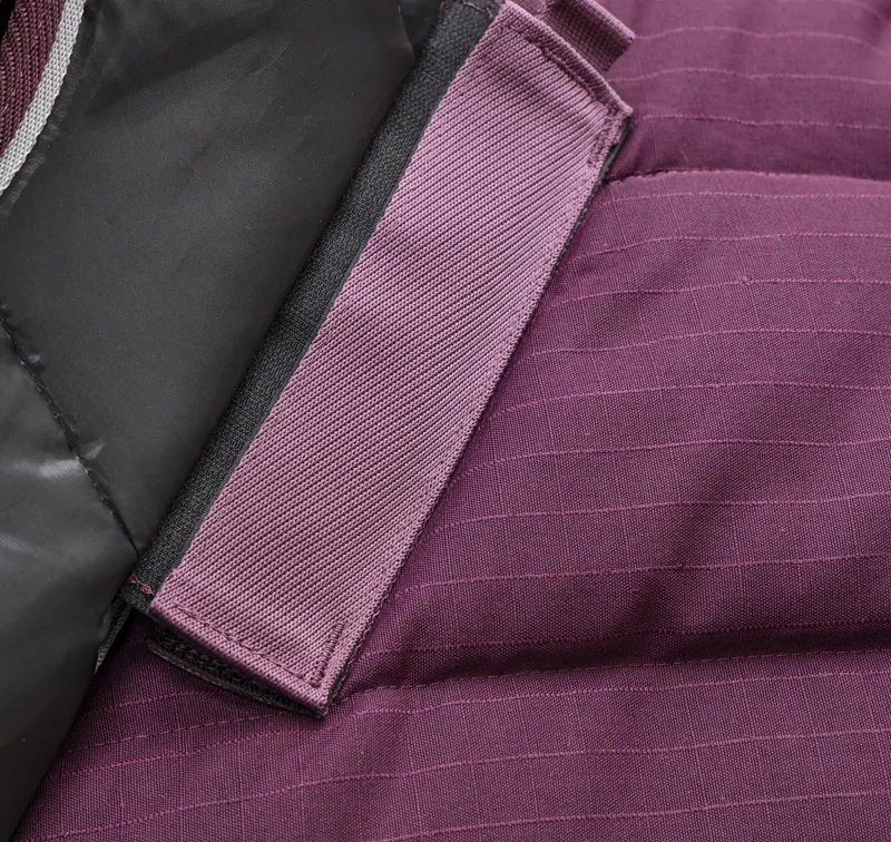 Shires Tempest Original 300g Stable Rug and Neck Set - Burgundy-5