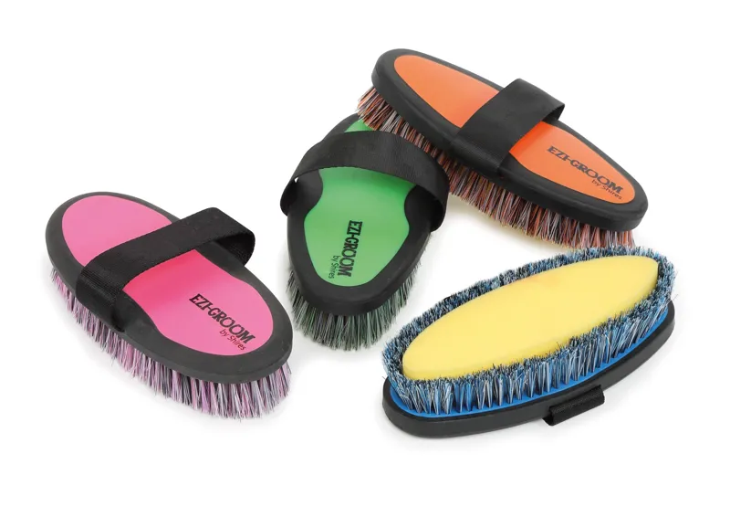 Shires EZI-GROOM Grip Body Wash Brush