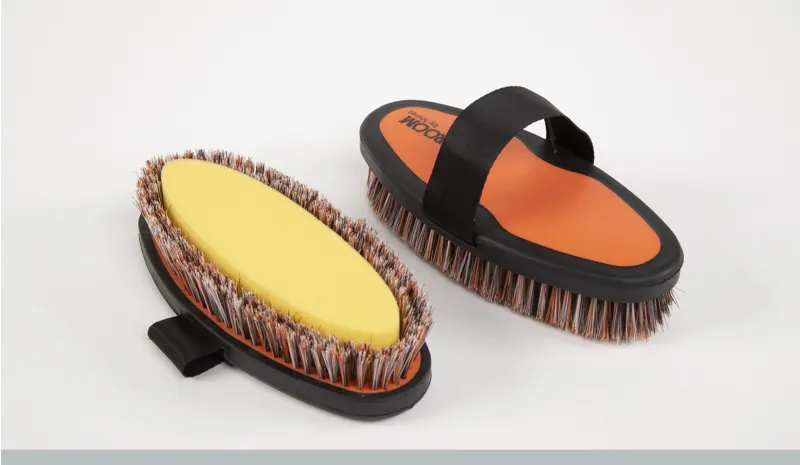 Shires EZI-GROOM Grip Body Wash Brush-9