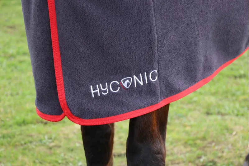 HYCONIC Fleece Rug - Charcoal/Red-1