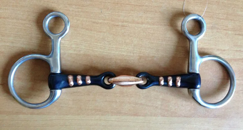 Shires Hanging Cheek Sweet Iron Snaffle with Raised Copper Ribs