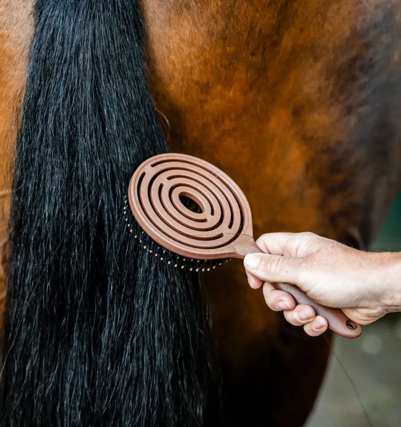 Horseware Mane and Tail Brush - Wood Effect-3