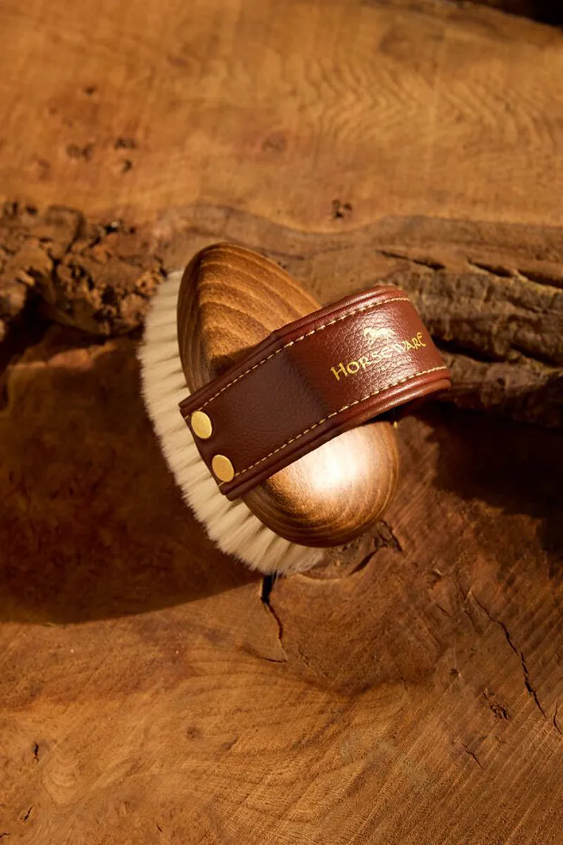 Horseware Signature Face Brush - Wood/Natural Fibres 
