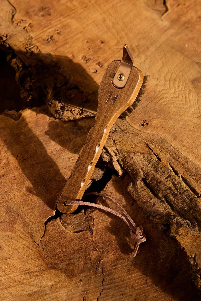 Horseware Signature Hoof Pick - Wood/Natural Fibres