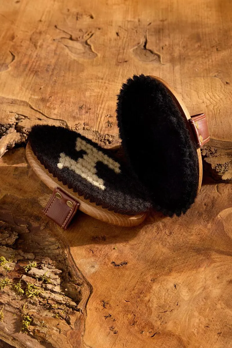 Horseware Signature Polishing Brush - Wood/Natural Fibres-1