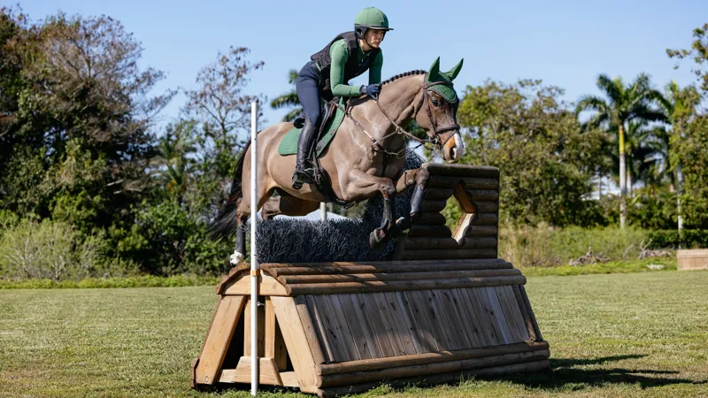 LeMieux Suede Close Contact Square - Hunter Green-1