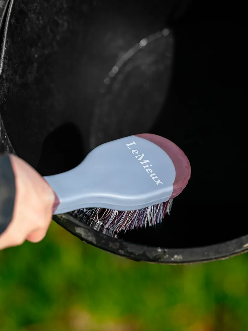 LeMieux Bucket Brush - Powder Blue/Mallow -1