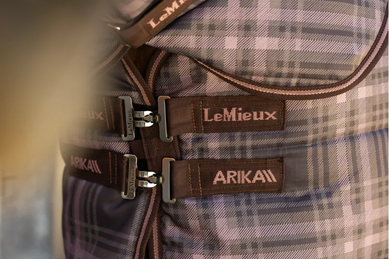 LeMieux Arika 200g Heritage Check Stable Rug with Neck - Cocoa-7