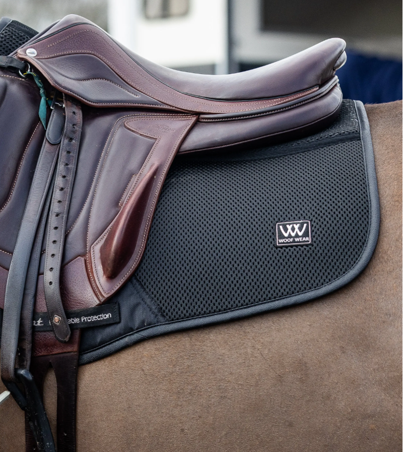 Woof Wear iVent Close Contact Saddle Pad - Black