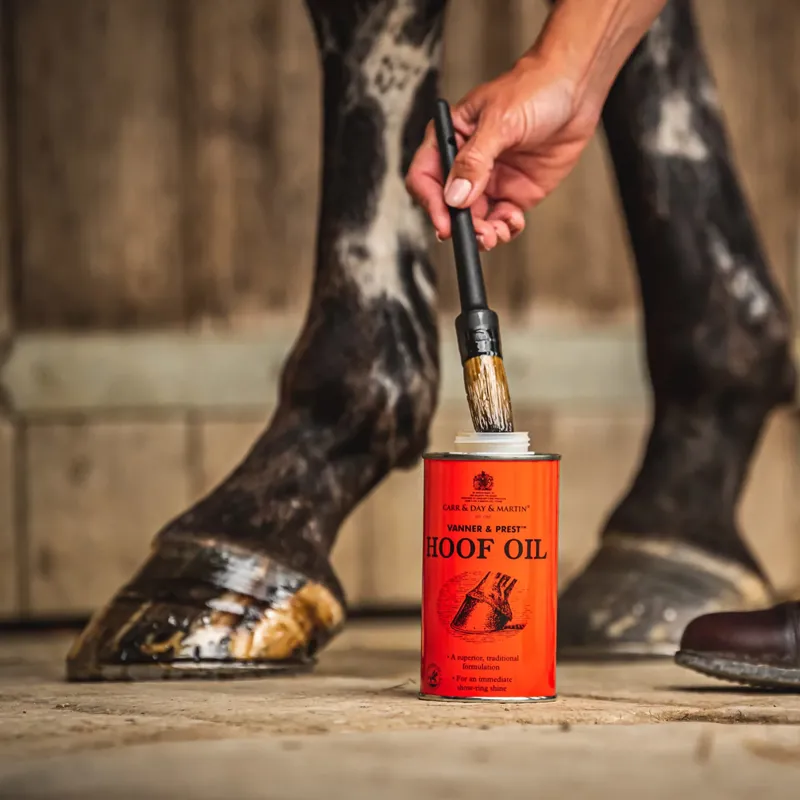 Carr and Day and Martin Vanner and Prest Hoof Oil-1