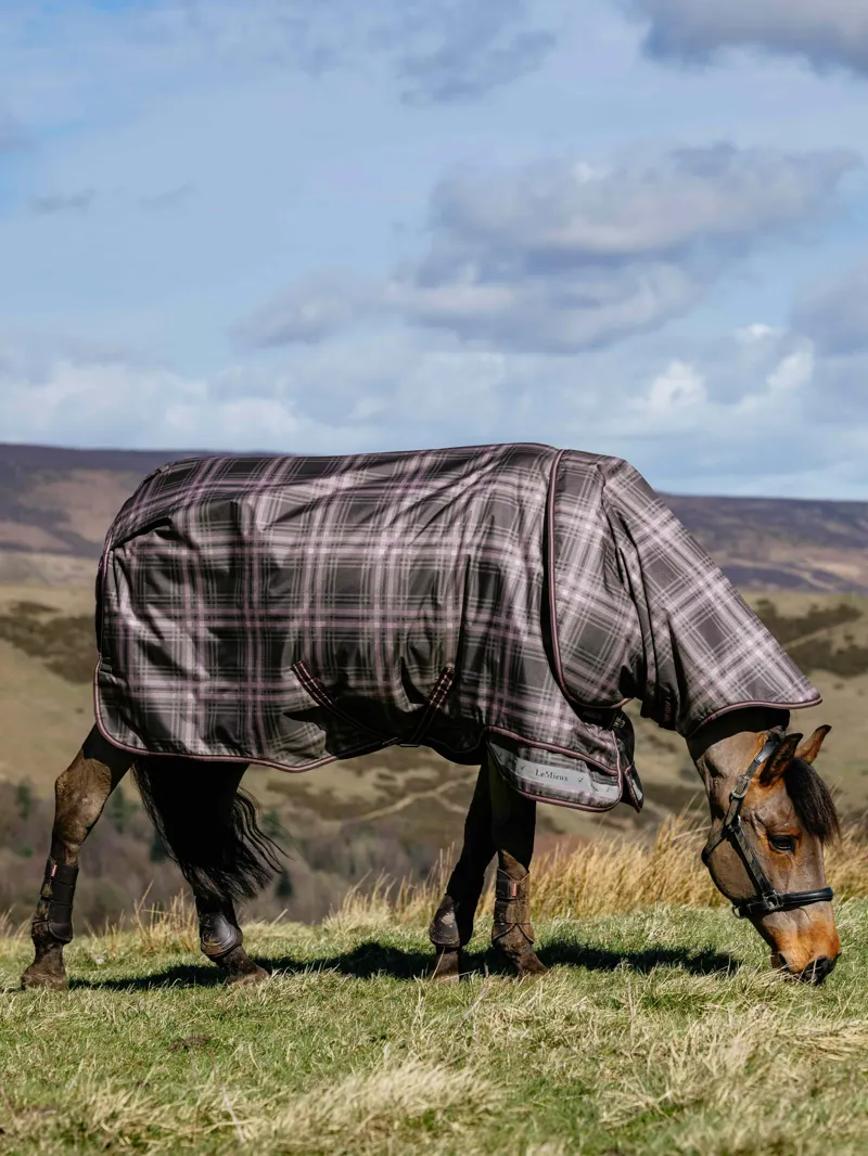 LeMieux Arika 200g Heritage Check Turnout Rug - Cocoa-2