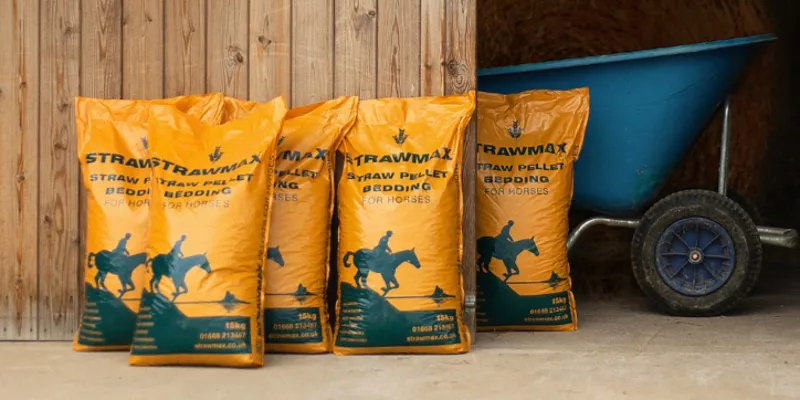 Bedmax Strawmax Pellet Bedding - 15kg-1