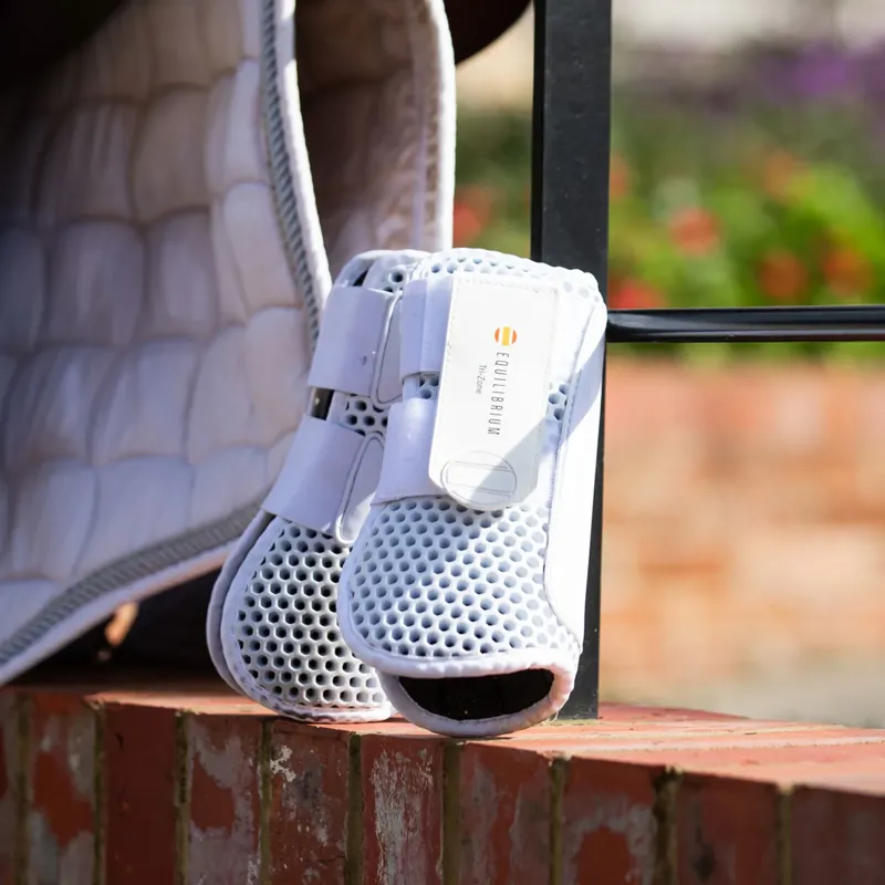 Equilibrium Tri-Zone Open Fronted Tendon Boots - White-6