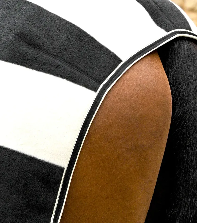 Premier Equine Vellus Horse Fleece Exercise Rug - Black/White-4