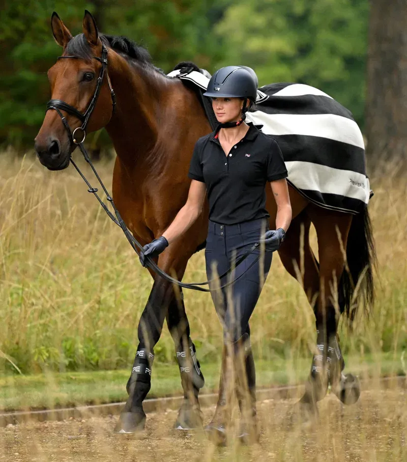 Premier Equine Vellus Horse Fleece Exercise Rug - Black/White-5